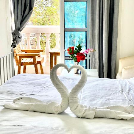 Comfortable Private Rooms In Compound Housing Dubai Esterno foto