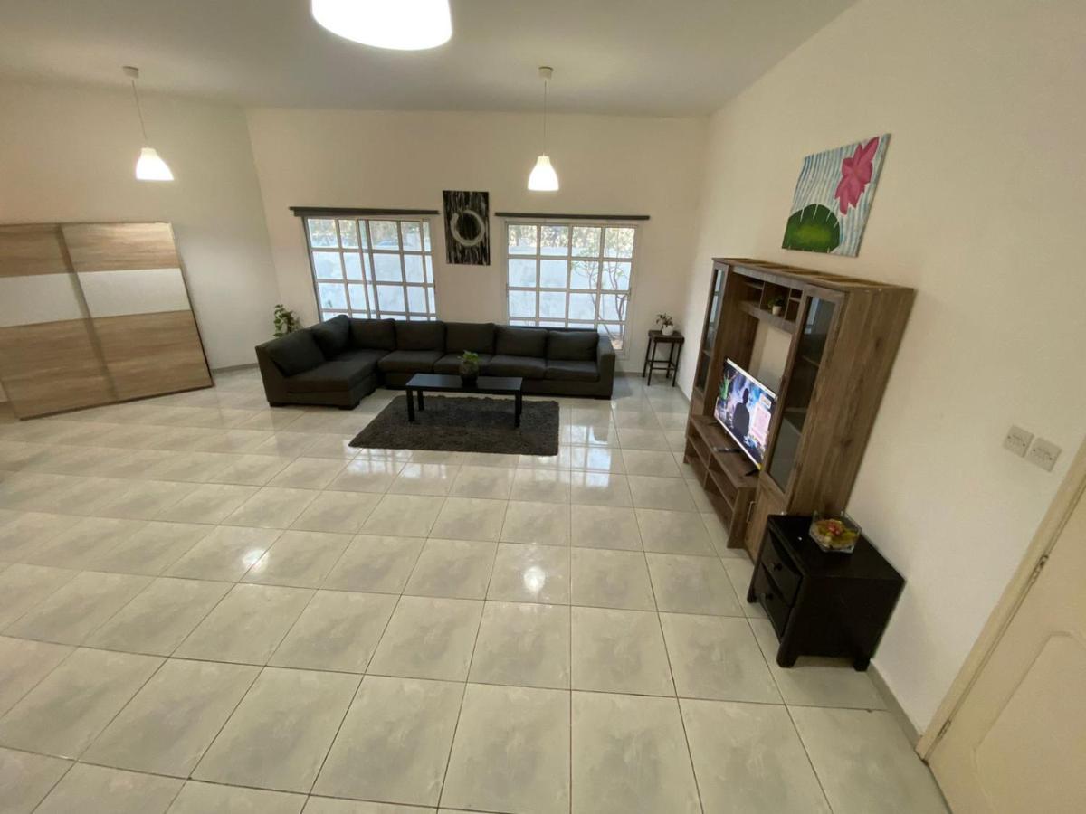 Comfortable Private Rooms In Compound Housing Dubai Esterno foto