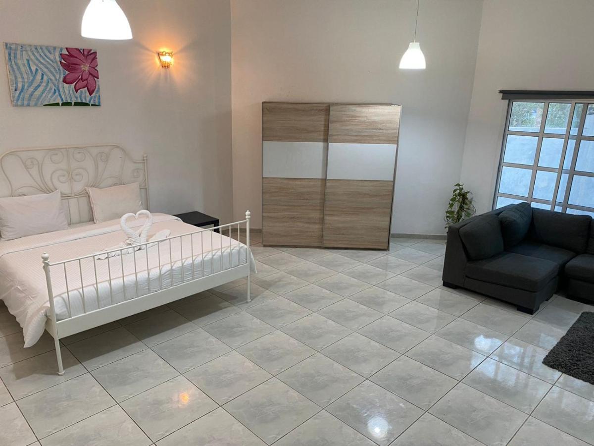 Comfortable Private Rooms In Compound Housing Dubai Esterno foto