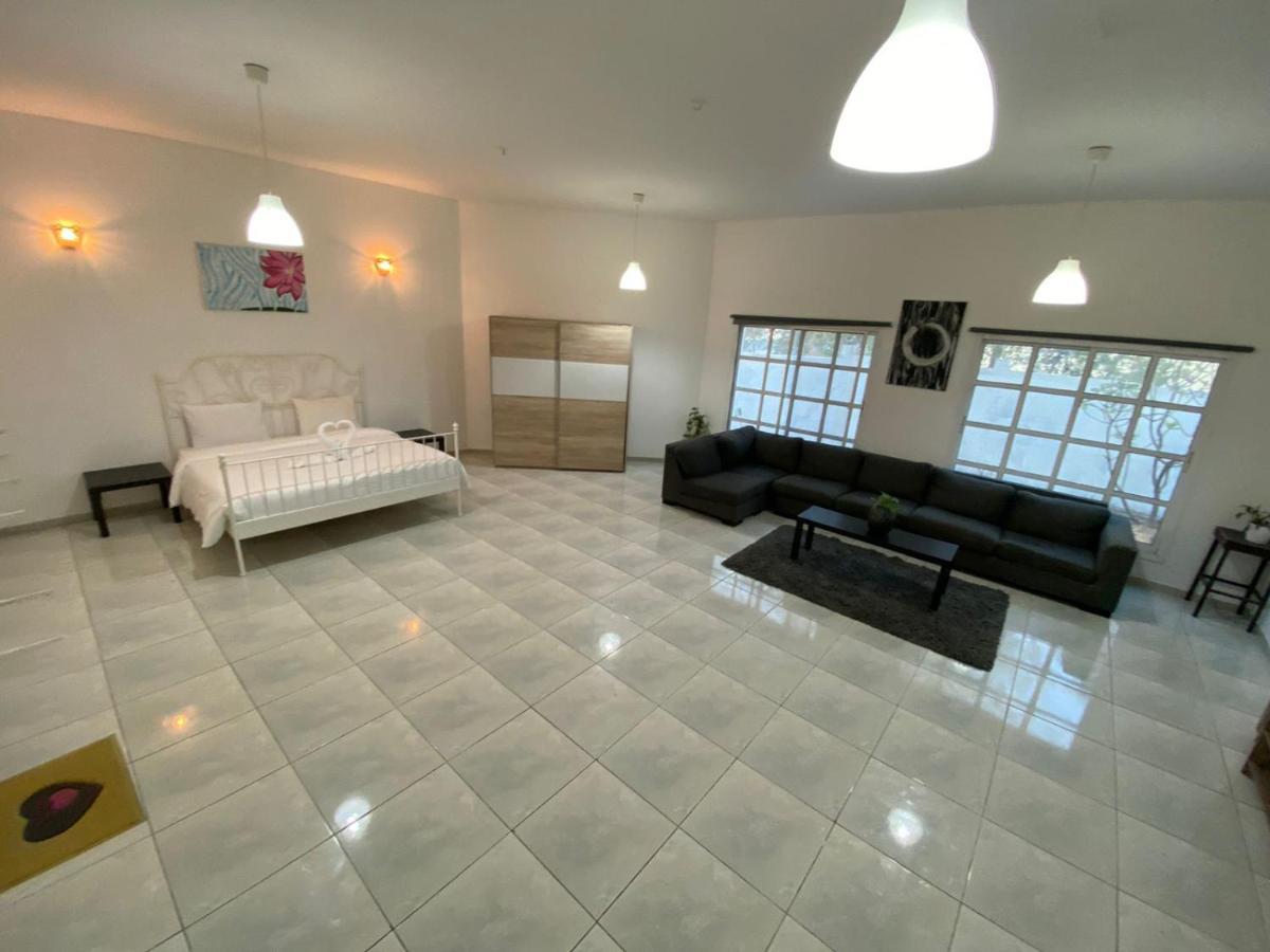 Comfortable Private Rooms In Compound Housing Dubai Esterno foto