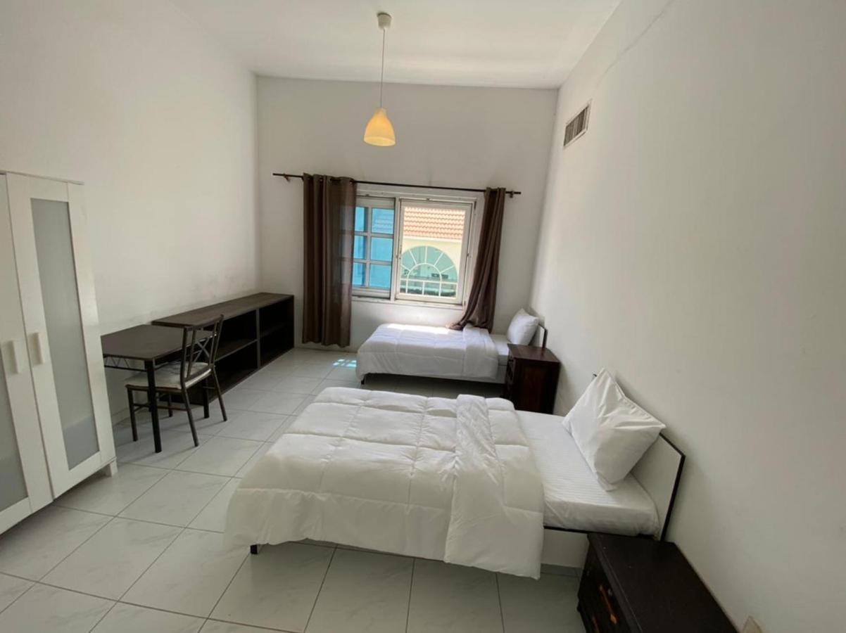 Comfortable Private Rooms In Compound Housing Dubai Esterno foto