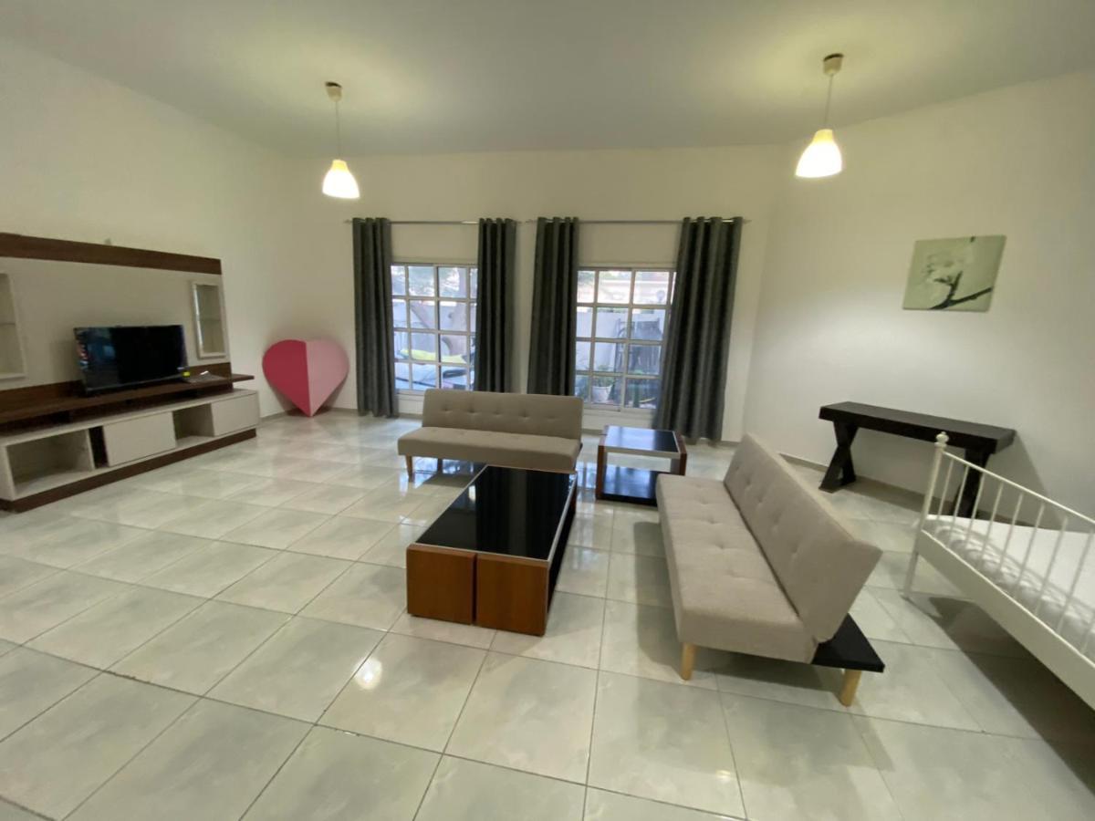 Comfortable Private Rooms In Compound Housing Dubai Esterno foto