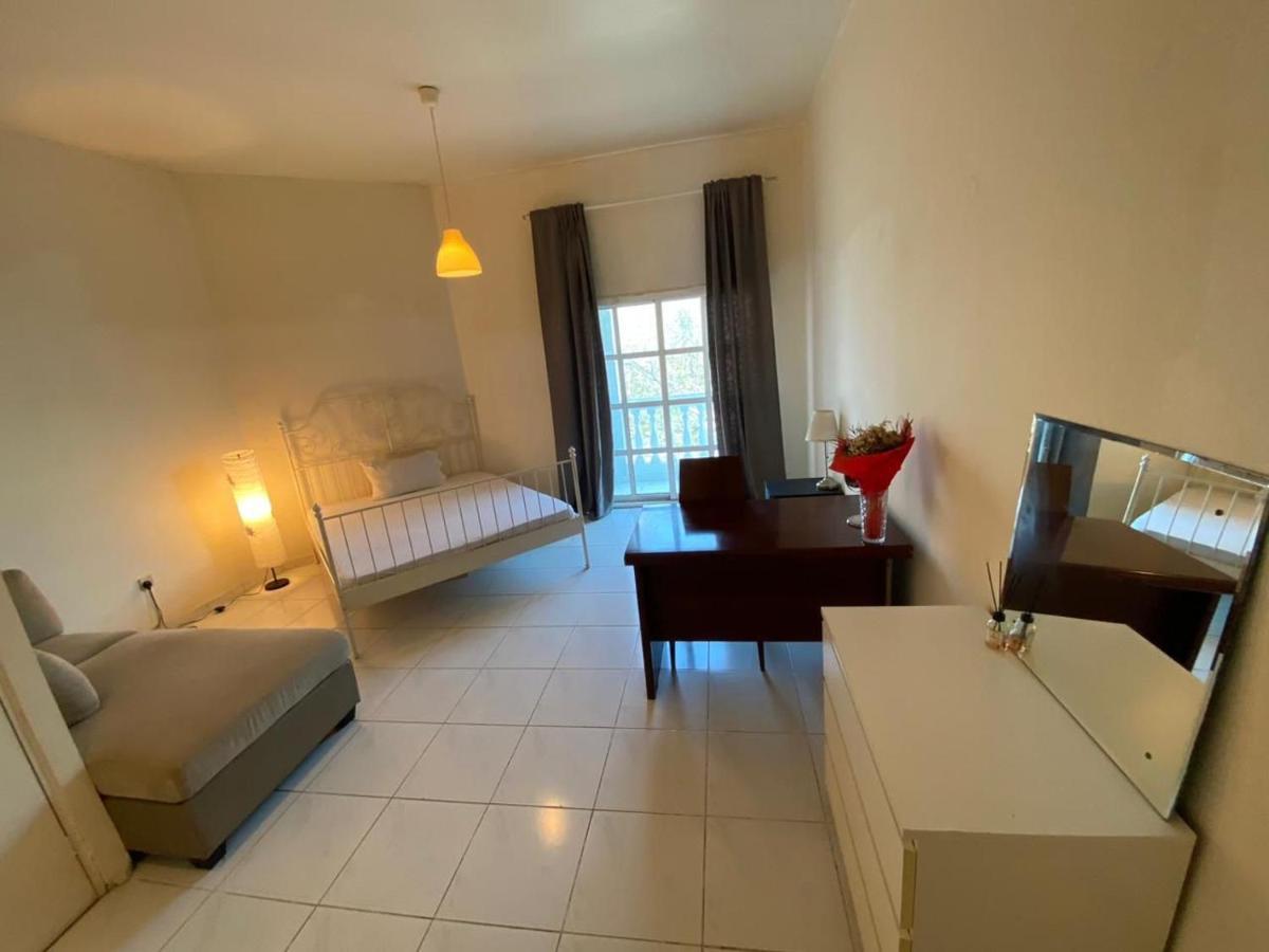Comfortable Private Rooms In Compound Housing Dubai Esterno foto
