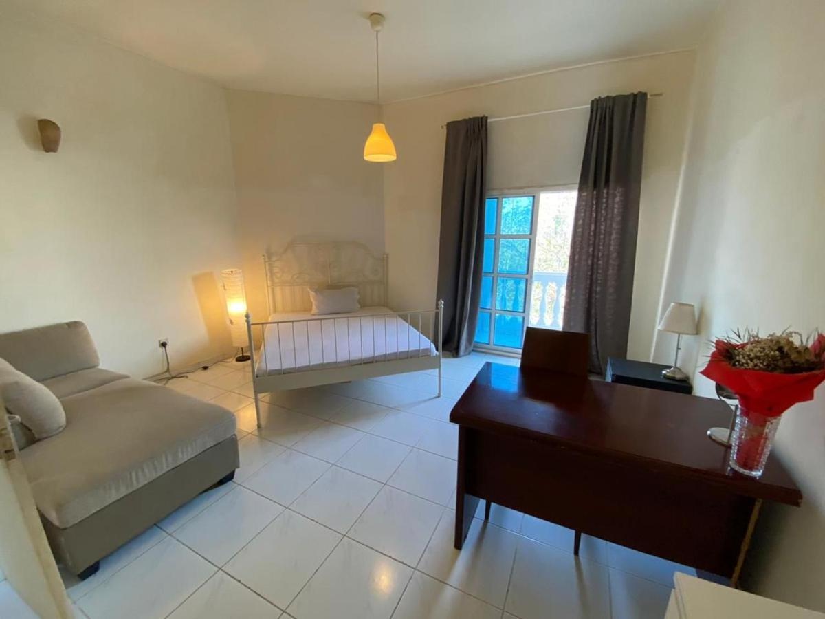 Comfortable Private Rooms In Compound Housing Dubai Esterno foto